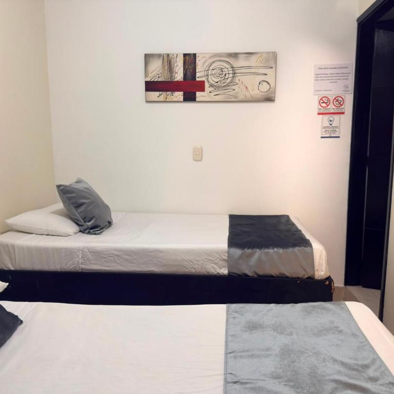 Hotel Laureles Home - Double Room with Private Bathroom - 2