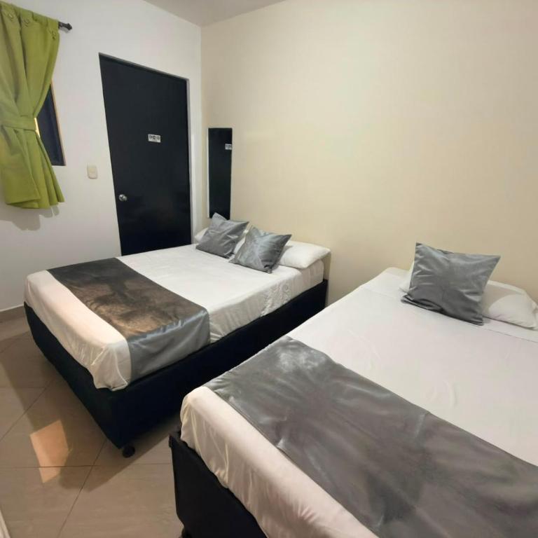 Hotel Laureles Home - Double Room with Private Bathroom - 5