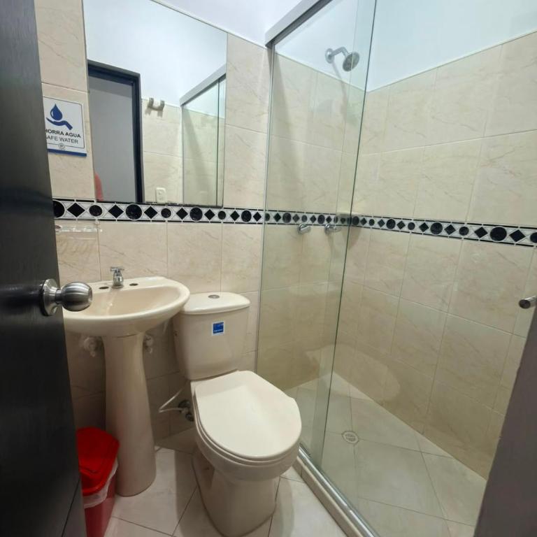Hotel Laureles Home - Double Room with Private Bathroom - 2