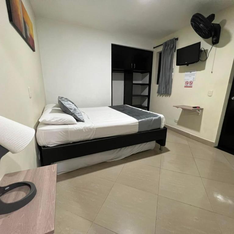 Hotel Laureles Home - Double Room with Private Bathroom - 6