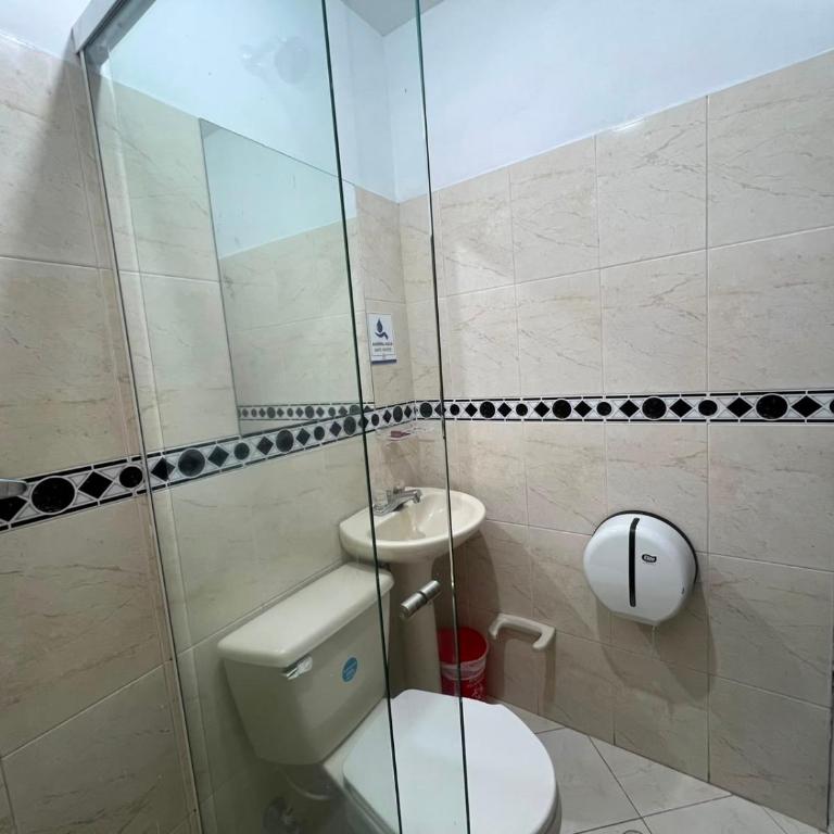 Hotel Laureles Home - Double Room with Private Bathroom - 10