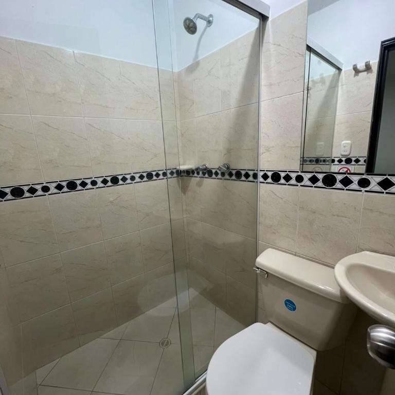 Hotel Laureles Home - Double Room with Private Bathroom - 13