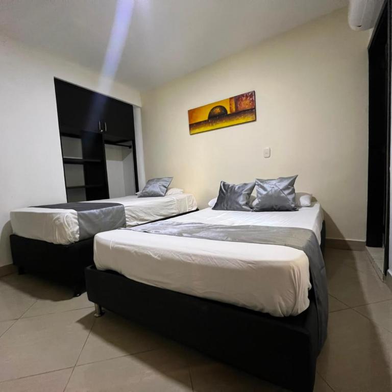 Hotel Laureles Home - Quadruple Room with Private Bathroom - 2