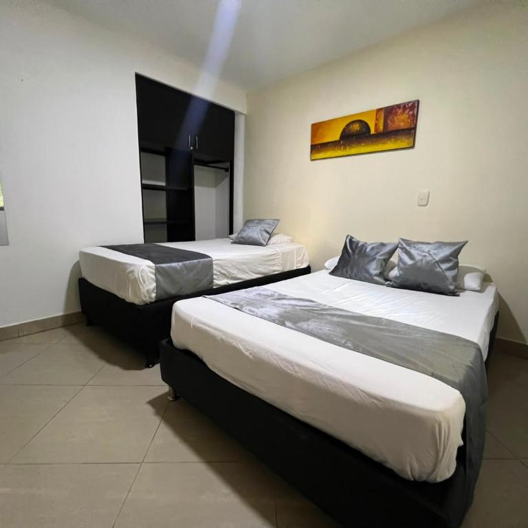 Hotel Laureles Home - Quadruple Room with Private Bathroom - 5