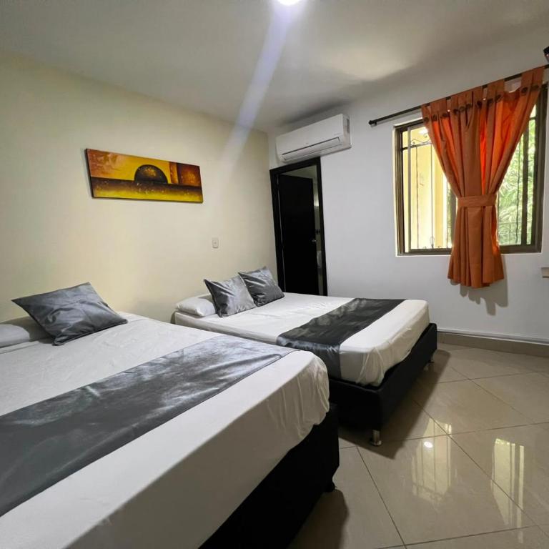 Hotel Laureles Home - Quadruple Room with Private Bathroom - 7