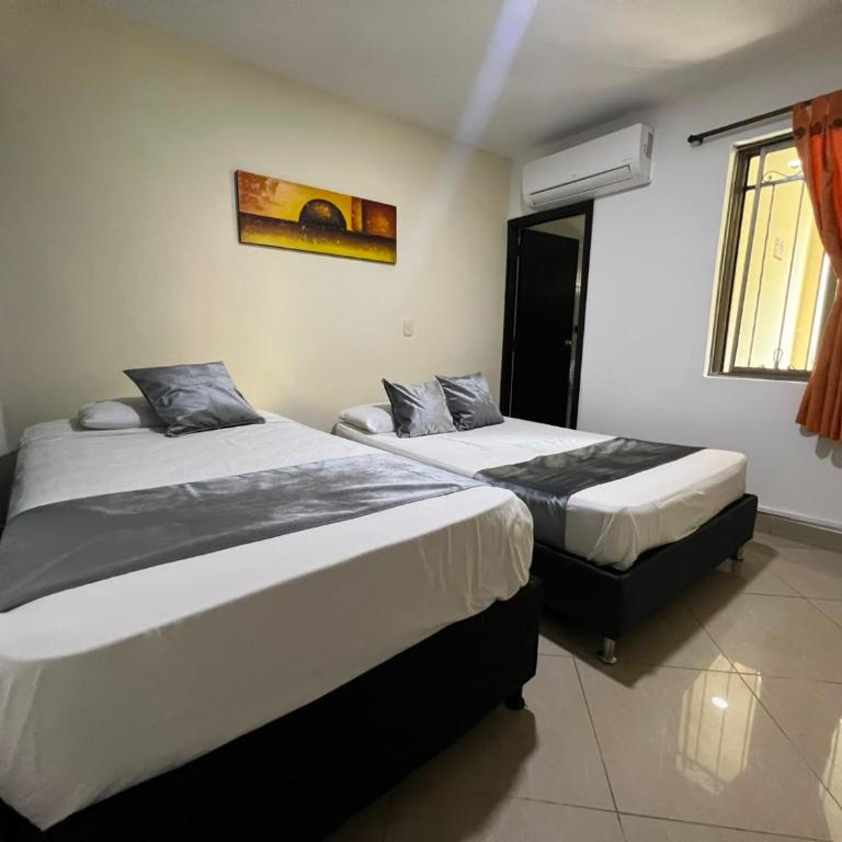 Hotel Laureles Home - Quadruple Room with Private Bathroom - 9
