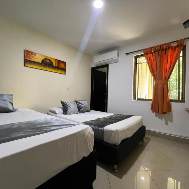 Hotel Laureles Home - Quadruple Room with Private Bathroom - 10