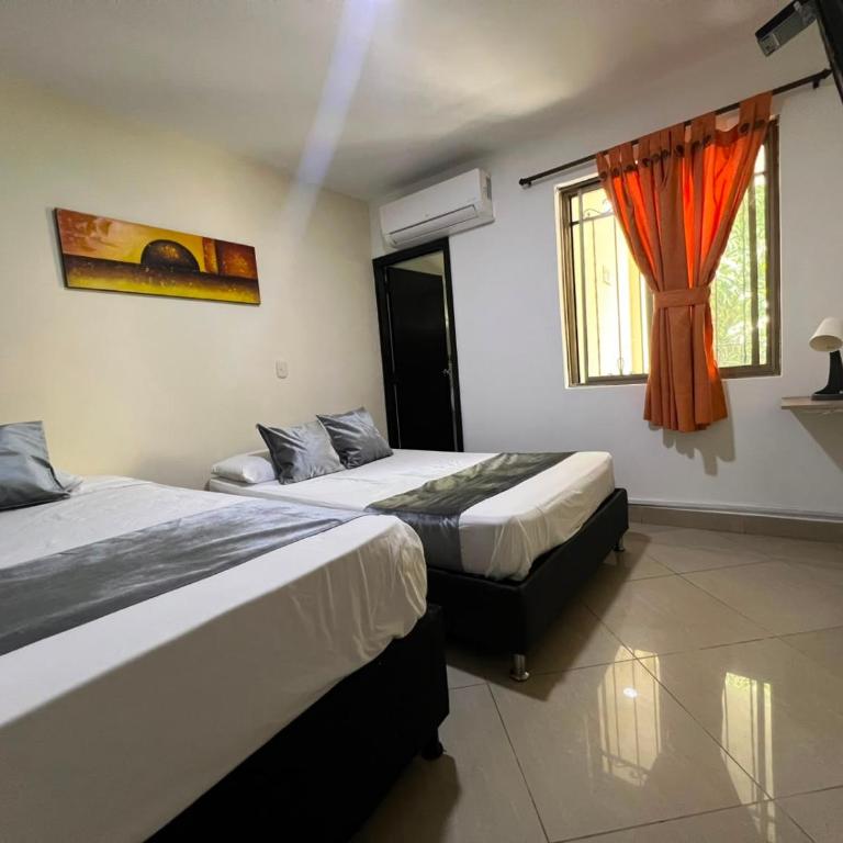 Hotel Laureles Home - Quadruple Room with Private Bathroom - 20