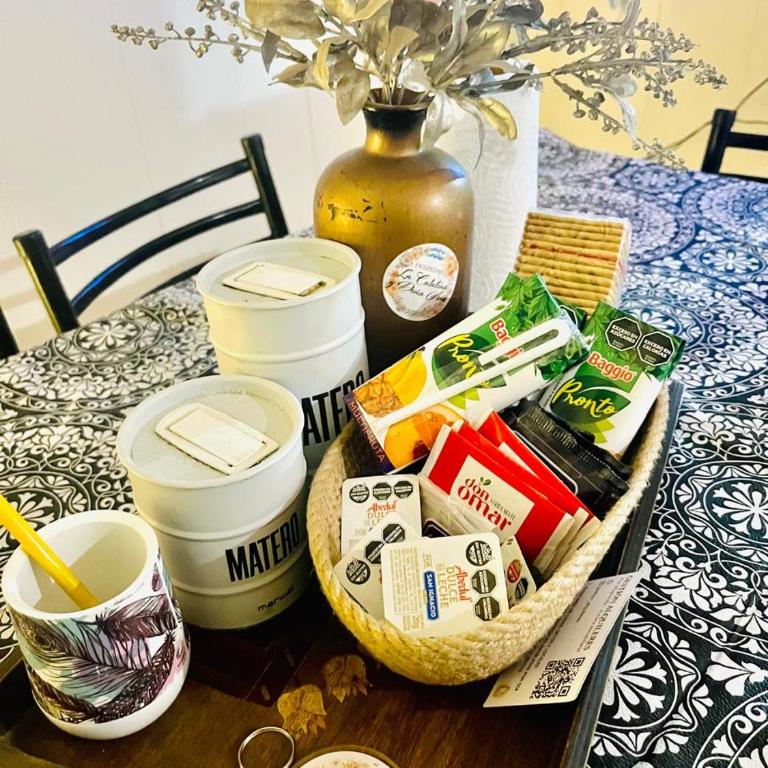 HOSPEDAJE "La Catalina" Ubicada a 15 minutos del Aeropuerto de Ezeiza con Estacionamiento Gratis-Cancelacion Gratis -Desayuno Gratis -Parking Gratis-Se Paga al Ingresar - Casa de 2 dormitorios - 5