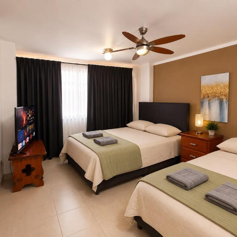 Private Guest Suite 2 Bedrooms - Ica - Superior Twin Room with City View - 3