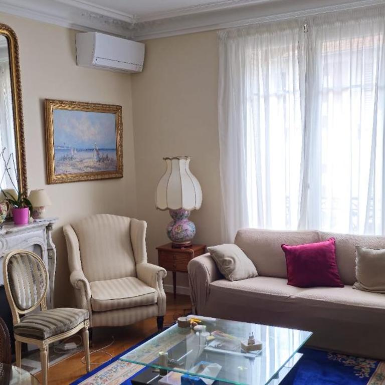 Appartement climatisé 70 m2 à Paris Trocadéro à louer en bail de mobilité - Appartement 2 Chambres - 1