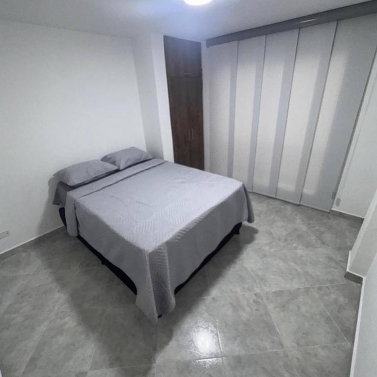 Beautiful apartment close to Estrella Metro Station - Apartment - 14