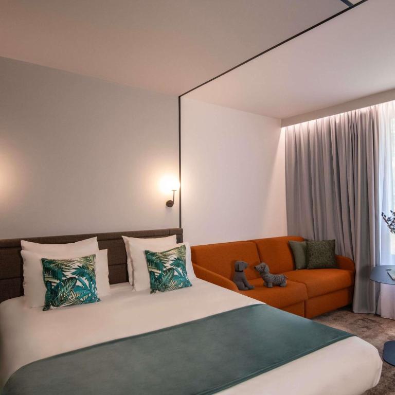 Novotel Nice Aéroport Cap 3000 - Superior room with 1 Queensize bed and 1 twin sofa bed - 2