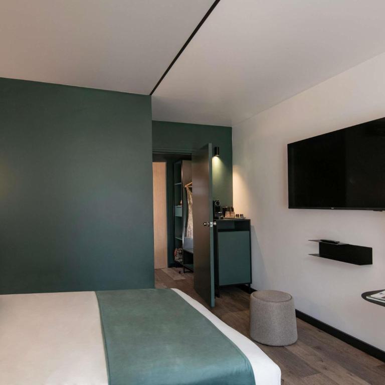 Novotel Nice Aéroport Cap 3000 - Superior room with 1 Queensize bed and 1 single sofa bed - 2