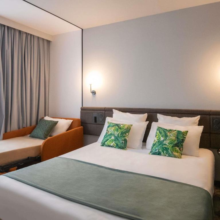 Novotel Nice Aéroport Cap 3000 - Superior room with 1 Queensize bed and 1 single sofa bed - 5
