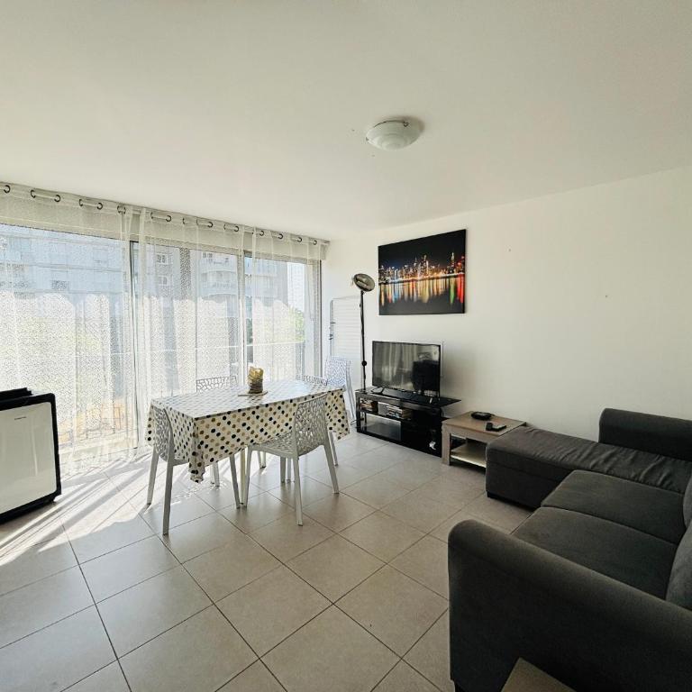 Saint-Cyprien : T3 moderne proche plage avec parking privé - FR-1-309-549 - Appartement - 1