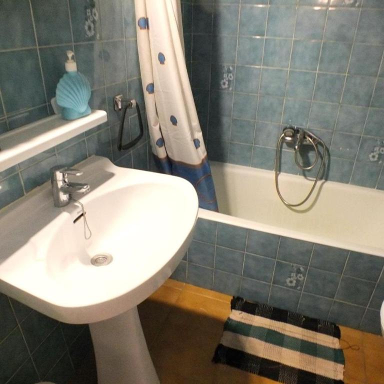 Apartamento en Empuriabrava para 4/6 personas, a 800m de la playa, con terraza y aire acondicionado - ES-204-4 - Apartment - 4