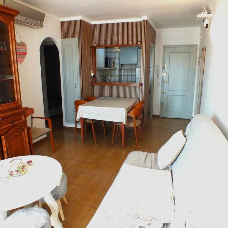 Apartamento en Empuriabrava para 4/6 personas, a 800m de la playa, con terraza y aire acondicionado - ES-204-4 - Apartment - 7