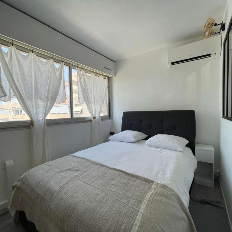 Studio rénové en centre-ville, clim à 100m de la plage - FR-1-308-216 - Studio - 9
