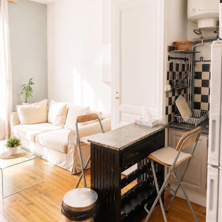 Le Jayet-face EM LYON - One-Bedroom Apartment - 2