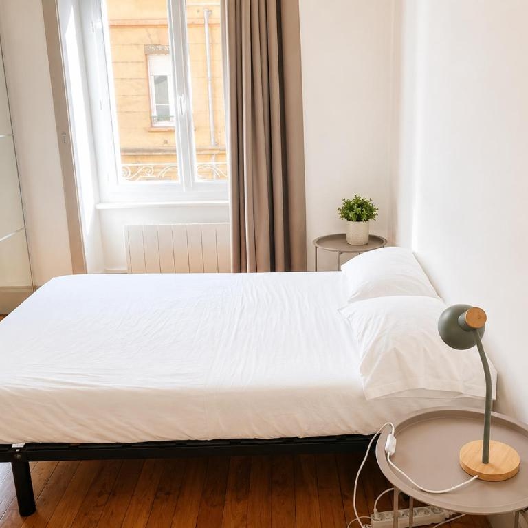 Le Jayet-face EM LYON - One-Bedroom Apartment - 3
