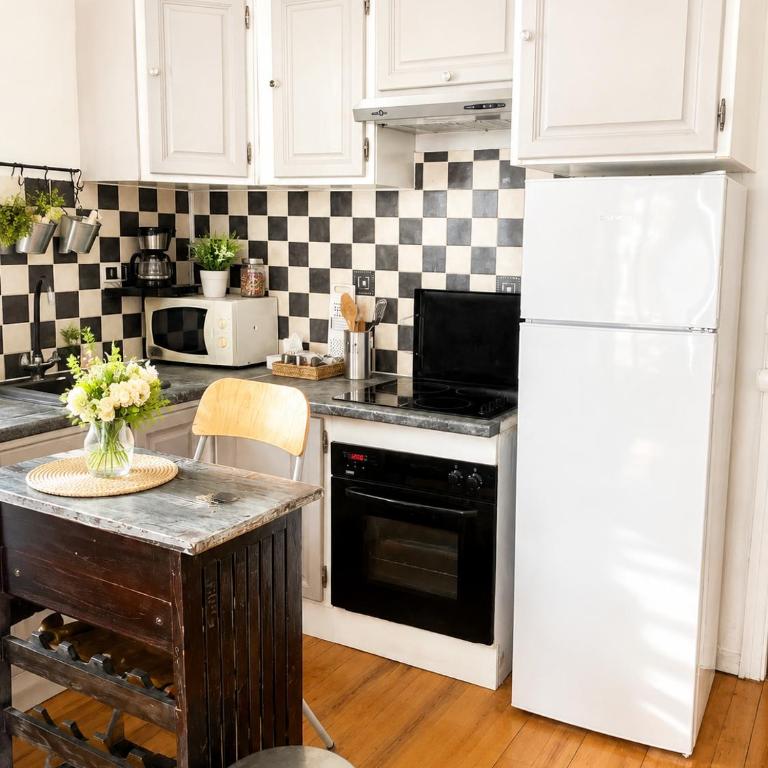 Le Jayet-face EM LYON - One-Bedroom Apartment - 4