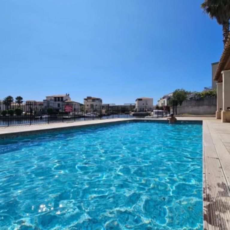 Marina 6 pers Aigues-Mortes Terrasse clim vue canal et piscine commune - Villa - 19