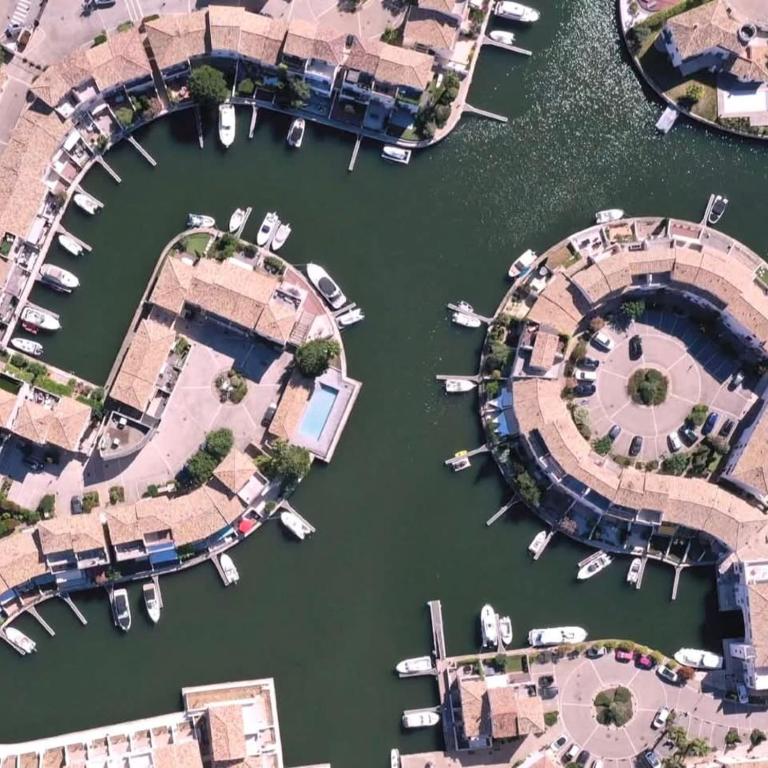 Marina 6 pers Aigues-Mortes Terrasse clim vue canal et piscine commune - Villa - 26