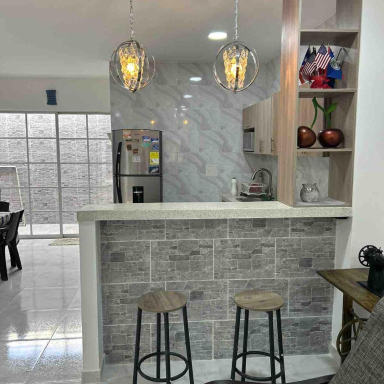 Comfortable spacious House near Av Primera and downtown - Casa de 3 dormitorios - 8