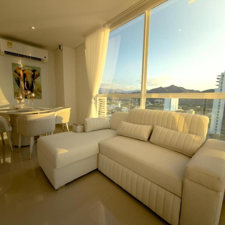 Luxury Oceanfront Suite Infinity Pool View - Three-Bedroom Apartment - 6