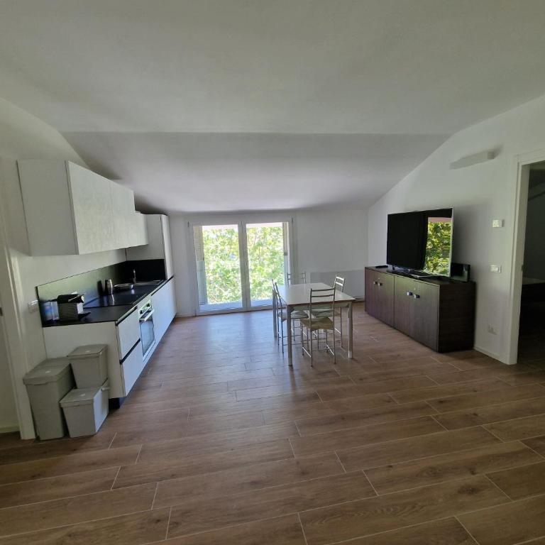 Attico Panoramico Follonica Centro - Appartamento con 2 Camere da Letto - 1