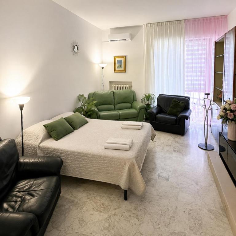 Double Room with Private Bathroom 6 Minutes from the Sea - Ampia Camera Matrimoniale/Doppia con Letti Singoli - 1