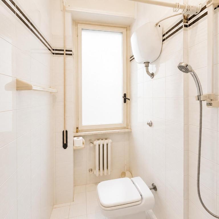 Double Room with Private Bathroom 6 Minutes from the Sea - Ampia Camera Matrimoniale/Doppia con Letti Singoli - 3