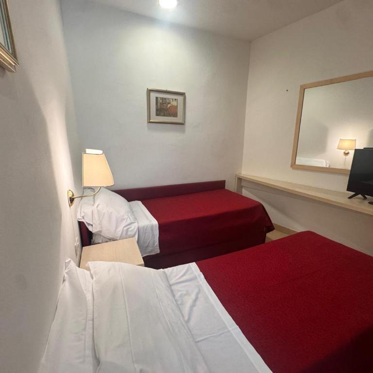 Hotel Bristol - Camera Tripla Economy - 3