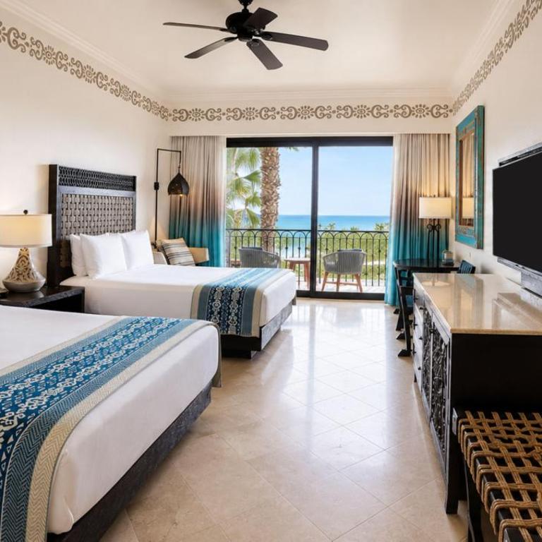 Hilton Los Cabos - Family Room with One King Bed, Two Queen Beds and Ocean View - 7