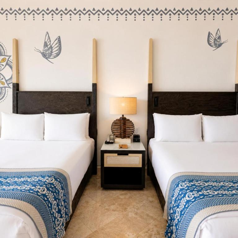 Hilton Los Cabos - Altamar Family Room with One King Bed, Two Queen Beds and Ocean View - 9