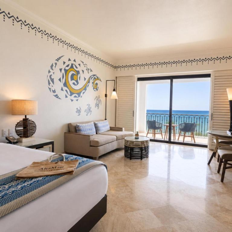 Hilton Los Cabos - Altamar Family Room with One King Bed, Two Queen Beds and Ocean View - 11