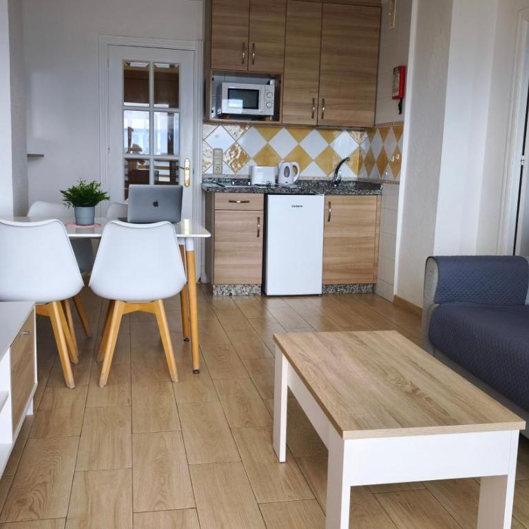 Apartamento Stella Maris en 1º Línea de playa con vistas Mar y AC en Fuengirola Boliches - Apartamento de 1 dormitorio - 2