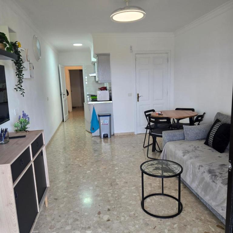 Eddy's Marina View - One-Bedroom Apartment - 4