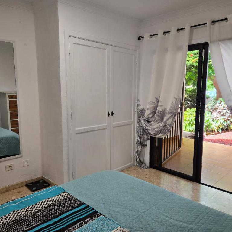 Eddy's Marina View - One-Bedroom Apartment - 7