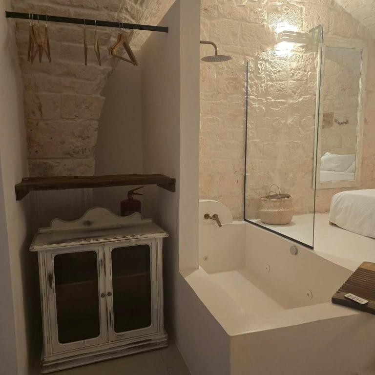 Amantía suites Jacuzzi Ostuni - Monolocale Matrimoniale Deluxe - 10