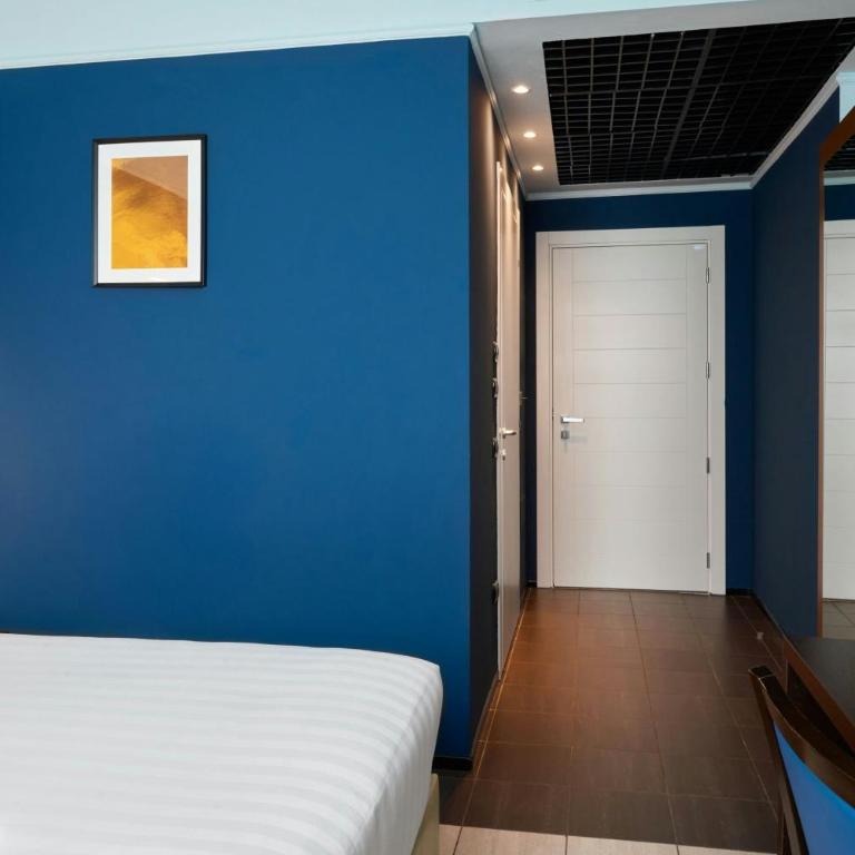 Four Points Flex by Sheraton Bologna Airport - Camera Queen Standard con Vista Città - 2