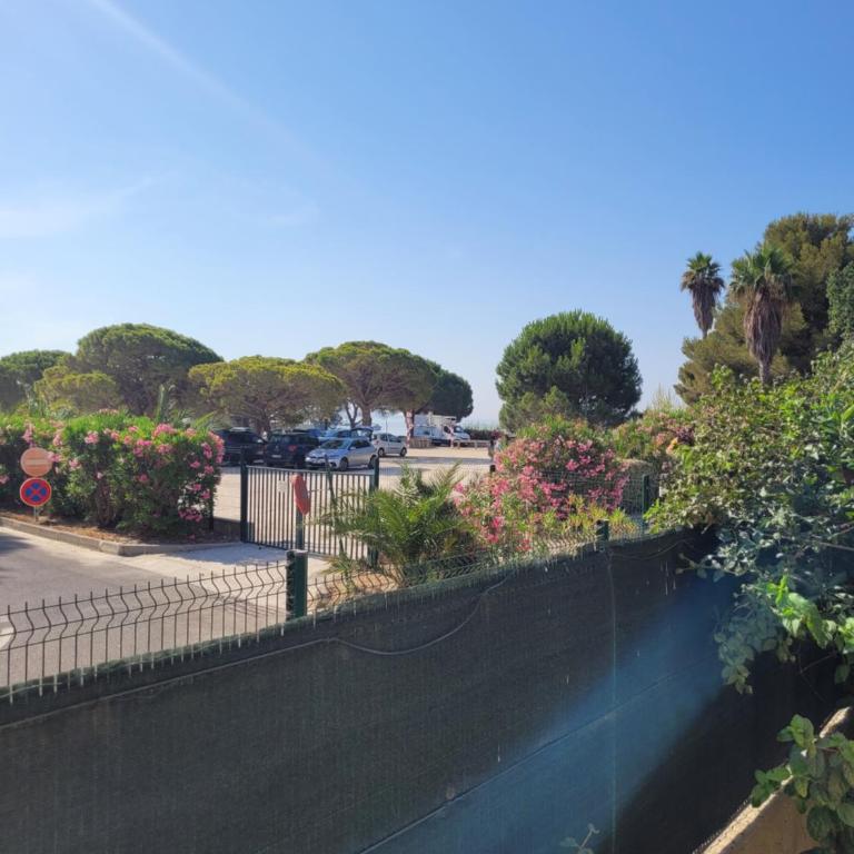 T3 70m2 rénové rdc, 50m plage,climatisé avec grd terrasse l'Argentiére - Appartement 2 Chambres - 12