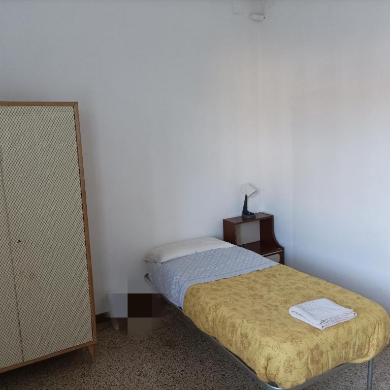 Stanza privata in appartamento Treviso vicino stazione e centro storico - comfort base, essenziale, semplice - no hotel - Twin Room with Shared Bathroom - 6