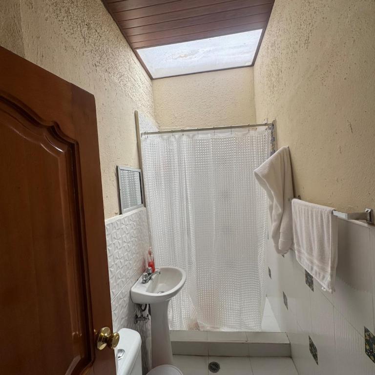 Spacious house with BBQ, patio & mountain views - Casa de 2 dormitorios - 3