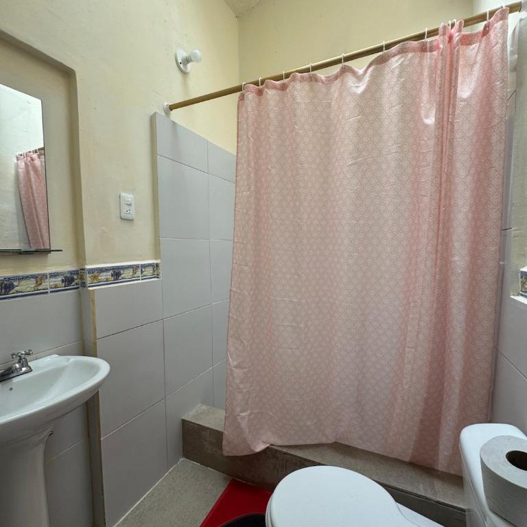 Spacious house with BBQ, patio & mountain views - Casa de 2 dormitorios - 5