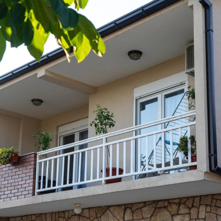 Spacious Family Apartment - 2 Bedrooms & Private Garage - Apartman sa 2 Spavaće Sobe - 8