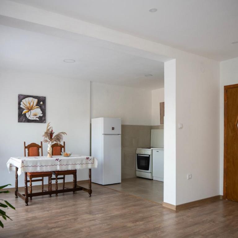 Spacious Family Apartment - 2 Bedrooms & Private Garage - Apartman sa 2 Spavaće Sobe - 18