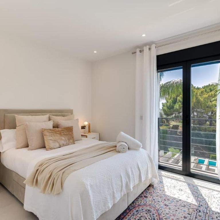 Golf-Front Villa Private Pool Sleeps 8 - Apartment - 8