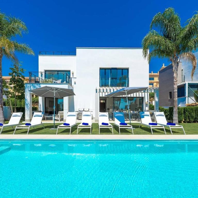 Golf-Front Villa Private Pool Sleeps 8 - Apartment - 13